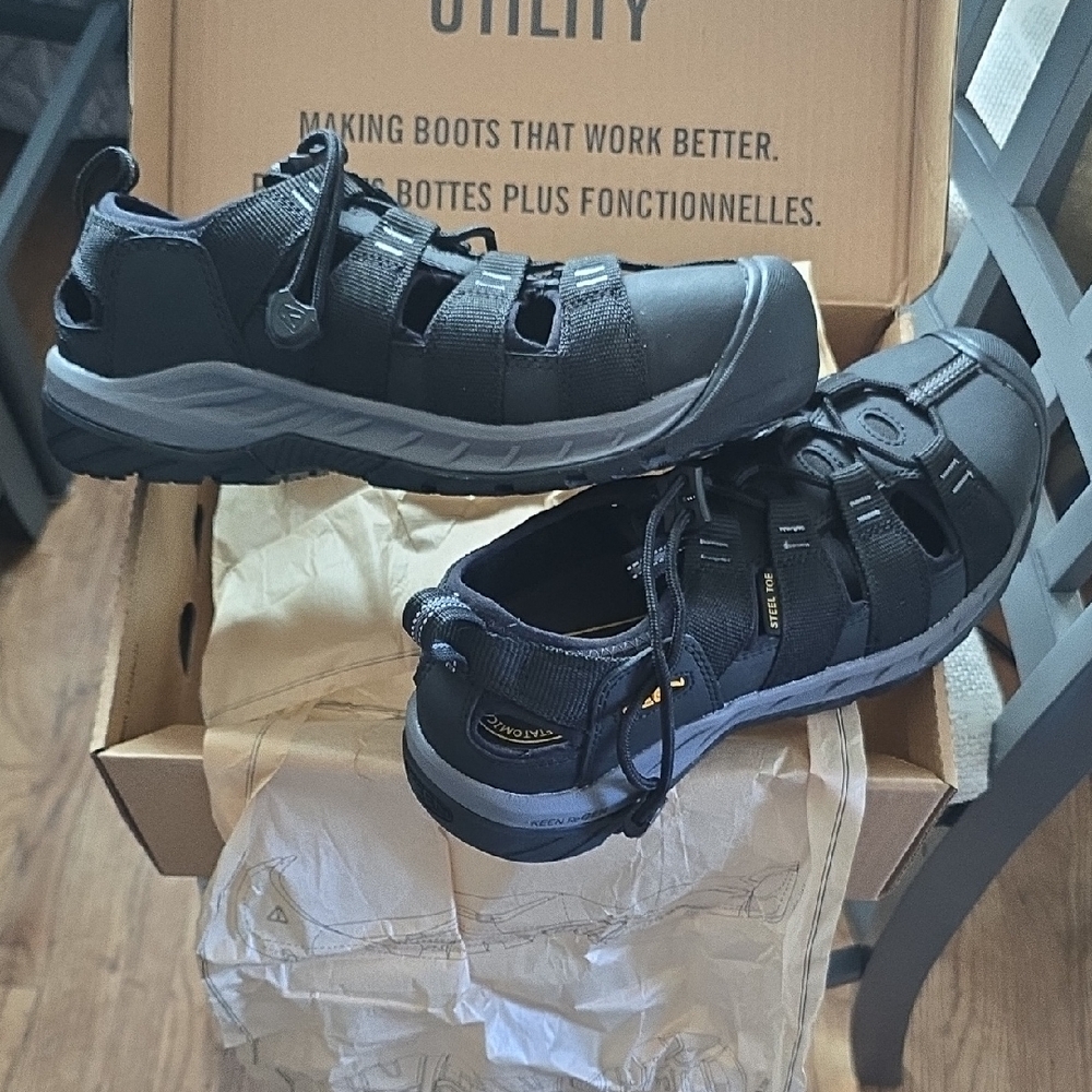 Keen Men's Black and Gray Closed-Toe Hiking Sandal